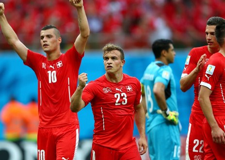 Shaquiri lập hat-trick giúp Thụy Sỹ giành vé đi tiếp