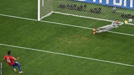 Cú đá trúng cột dọc của Jara đã khiến Chile thúc thủ trước Brazil