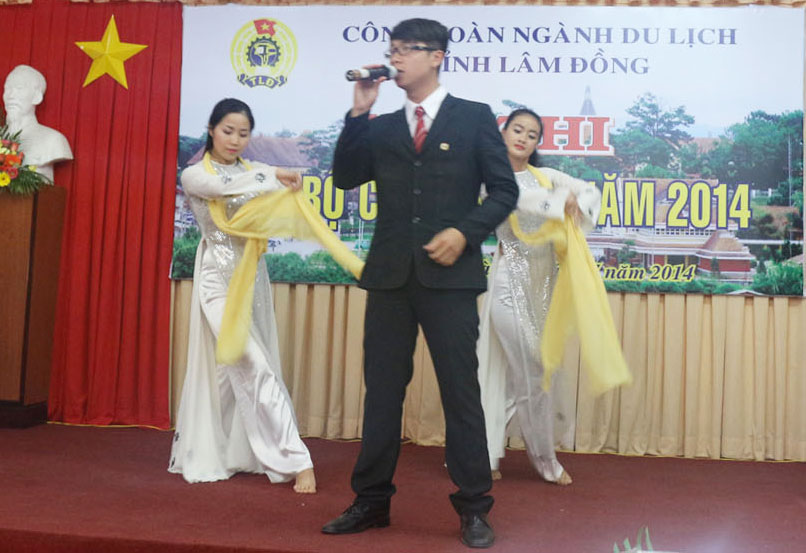 Đội CĐCS Khách sạn Dalat Palace thể hiện xuất sắc ca khúc “Tổ quốc gọi tên mình” 