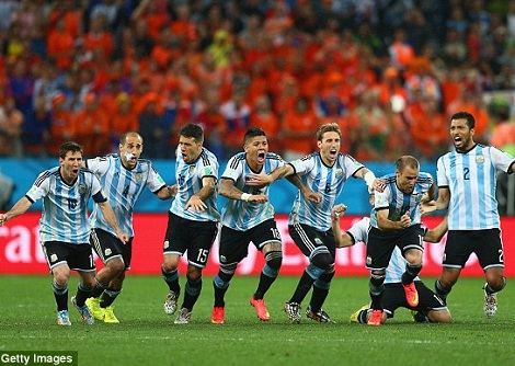 Argentina vào chung kết sau 24 năm chờ đợi