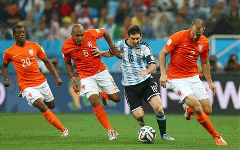 Messi (10) sẽ tiếp tục được Đức "chăm sóc" như ở trận gặp Hà Lan?