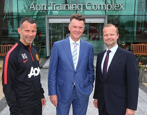 Tân HLV Van Gaal chính thức ra mắt Man Utd