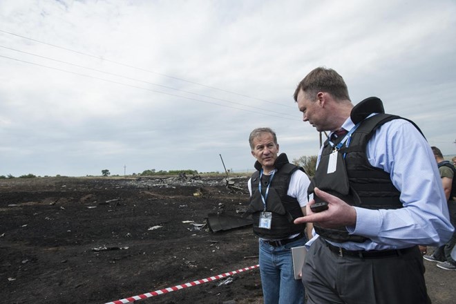Tổng thống Ukraine lên án sự cản trở điều tra tại hiện trường MH17