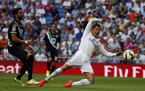 C.Ronaldo ghi bàn thắng ấn định chiến thắng 2-0 cho Real Madrid