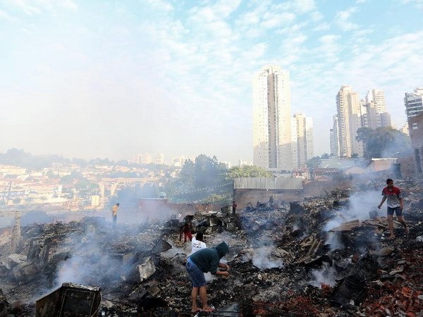 Hỏa hoạn lớn thiêu rụi gần như toàn bộ khu ổ chuột ở Sao Paulo