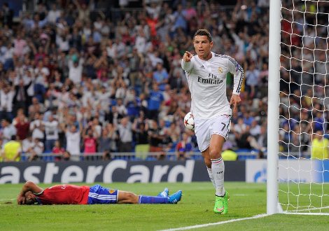 Liverpool chật vật giành 3 điểm, Real đại thắng