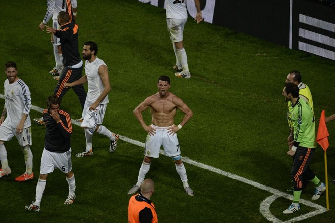 Kết quả đêm qua: Real Madrid trút &quot;bão bàn thắng&quot; vào lưới Depor