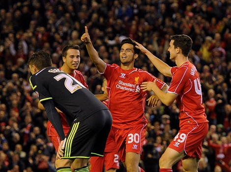 Suso ăn mừng tấm vé đi tiếp của Liverpool
