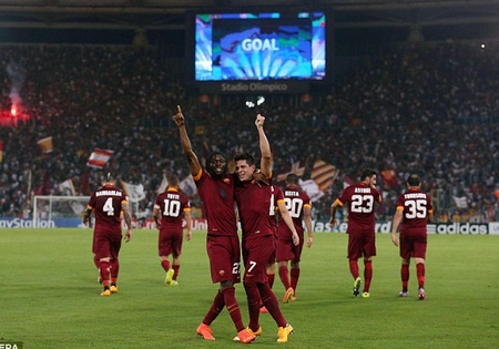 Gervinho (trái) đang thi đấu chói sáng trong màu áo AS Roma