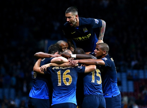 Kéo sập Villa Park, Man City gây sức ép lên Chelsea