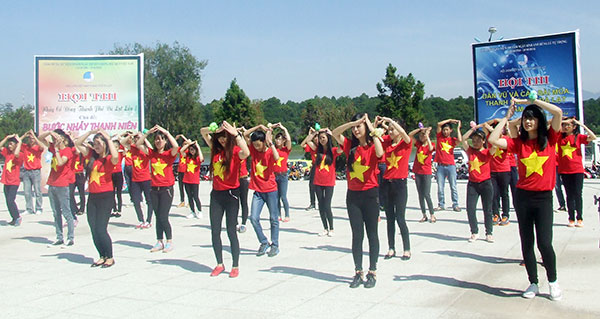 Đà Lạt: Gần 3.000 thanh niên, học sinh sinh viên tham gia trình diễn các vũ điệu thanh niên