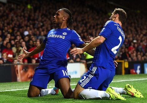 Drogba ăn mừng bàn thắng vào lưới Man Utd