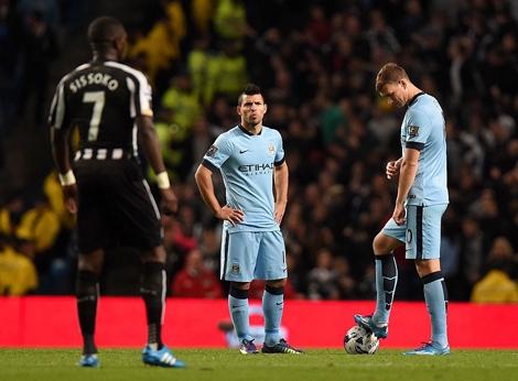 Công tệ thủ hại, Man City bị hất văng khỏi League Cup