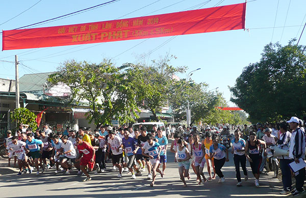 Di Linh tiếp tục dẫn đầu giải Việt dã toàn tỉnh 2014