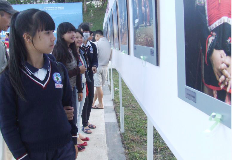 Triển lãm thu hút sự quan tâm của đông đảo công chúng