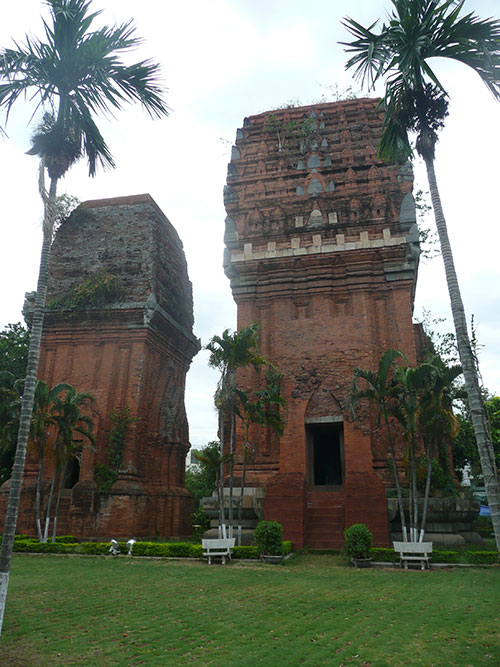 Đến Qui Nhơn thăm tháp Đôi