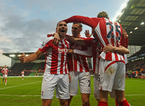Thủ tệ, Arsenal thua thảm trên sân Stoke