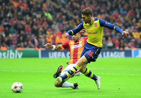 Thắng hủy diệt, Arsenal vẫn xếp sau Dortmund
