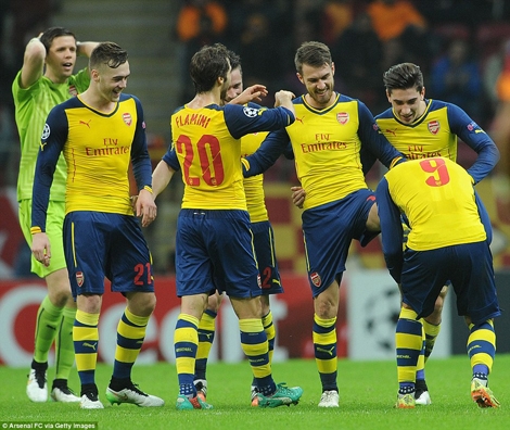 Arsenal vẫn về sau Dortmund ở bảng D