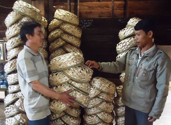 Rổ cá ở phố trà