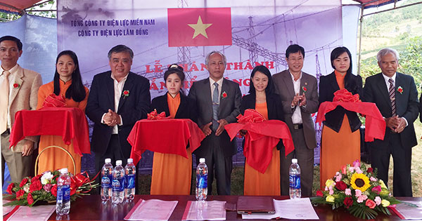 200 hộ dân thôn Đan Kia được sử dụng điện