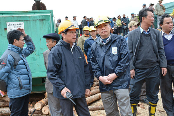 Đ/c Nguyễn Xuân Tiến có mặt tại hiện trường và chỉ đạo triển khai các phương án cứu hộ, cứu nạn