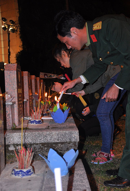 Thắp nến tri ân