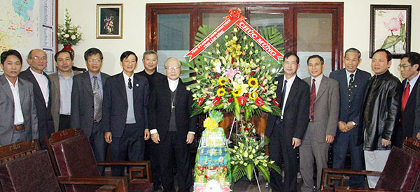 Lãnh đạo tỉnh và các địa phương thăm, chúc mừng Giáng sinh đồng bào Công giáo
