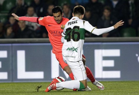 Pedro là đầu tầu trên hàng công của Barca trước Elche