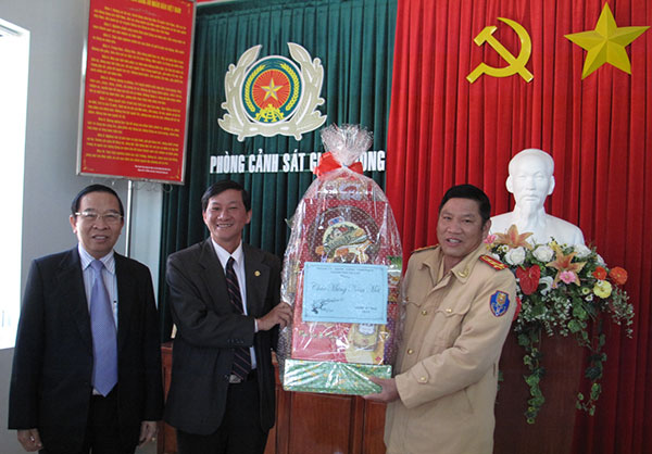 Lãnh đạo tỉnh và Tp Đà Lạt thăm chúc tết các chiến sĩ Phòng Cảnh sát giao thông tỉnh
