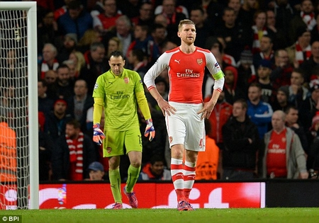 Arsenal thua vì phòng ngự kiểu tự sát!