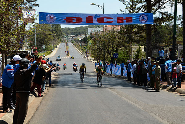 Giải đua xe đạp nữ quốc tế Bình Dương mở rộng tranh cúp Biwase 2015