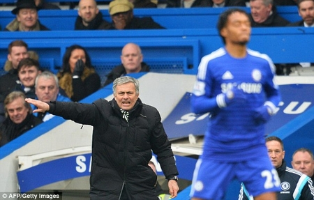 Mourinho đưa Arsenal trở lại cuộc đua vô địch Premier League