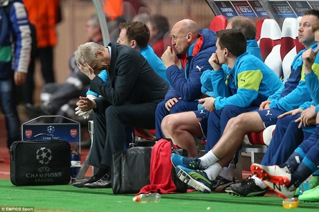 HLV Wenger thừa nhận Arsenal xứng đáng bị loại!