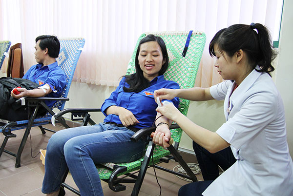 Hơn 200 đoàn viên tham gia hiến máu tình nguyện