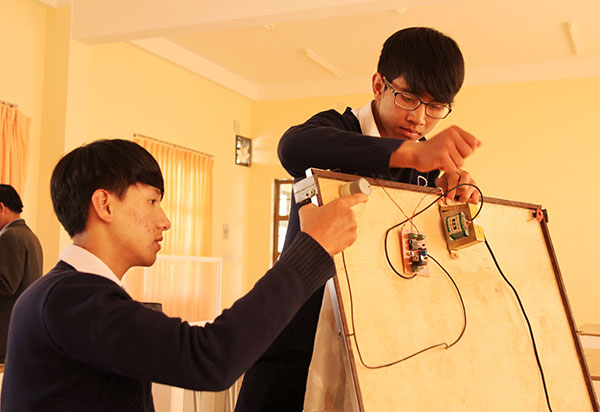 Làm rèm cửa thông minh chỉ với 100 ngàn đồng