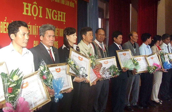 Biểu dương 85 điển hình tiên tiến trong phong trào thi đua yêu nước (2010 - 2015)