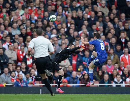 Cầm hòa Arsenal, Chelsea chạm 1 tay vào cúp!