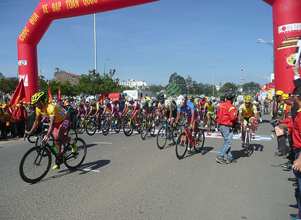 Xuất phát chặng 17