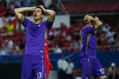 Sự vô duyên của hàng công khiến Fiorentina thua tan tác trên sân Sevilla