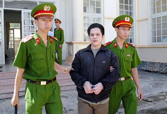 Hoãn phiên tòa, giám định tâm thần kẻ gây tội ác