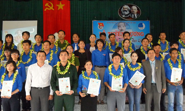 Tuyên dương 40 gương tiên tiến làm theo lời Bác