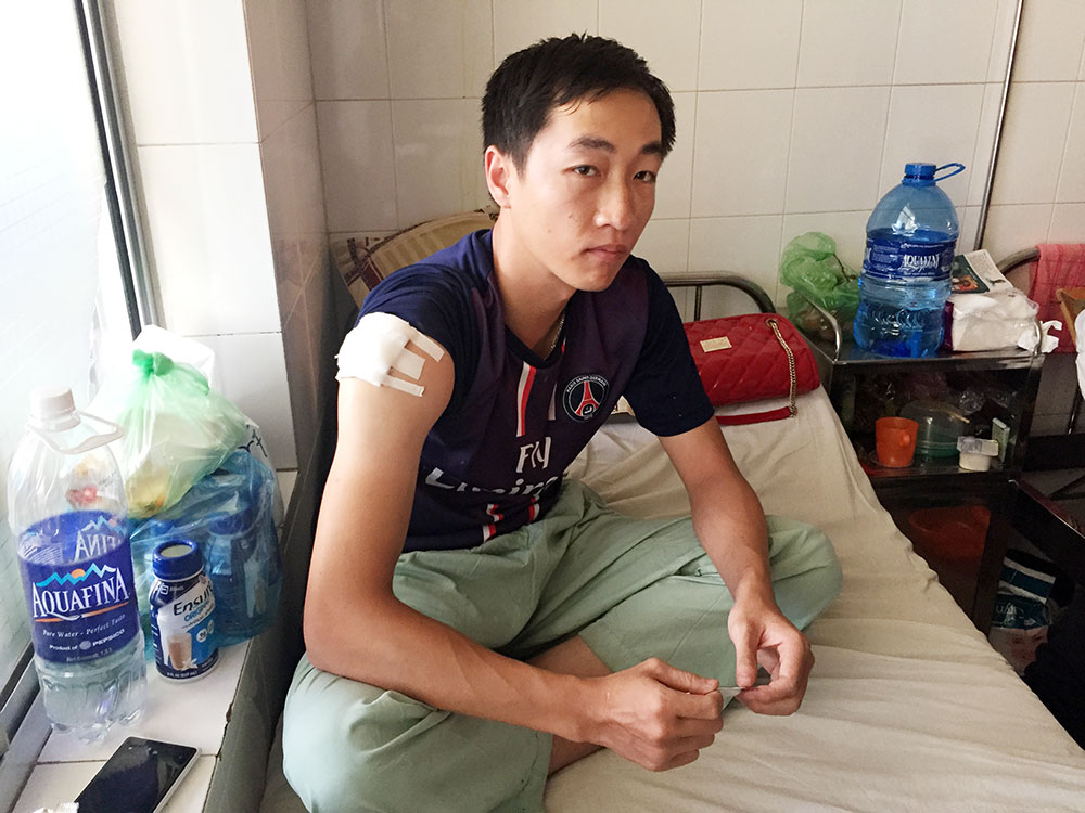 "Ngáo" thuốc, đâm bị thương cảnh sát hình sự