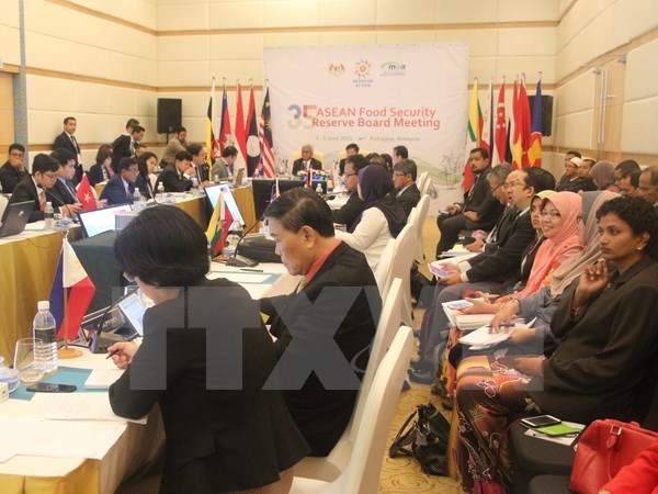 ASEAN bàn biện pháp đẩy mạnh kế hoạch tổng thể về kết nối
