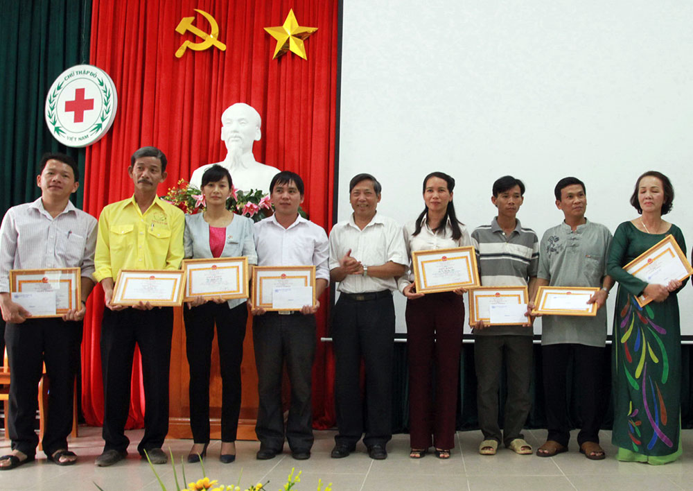 Cả nhà hiến máu