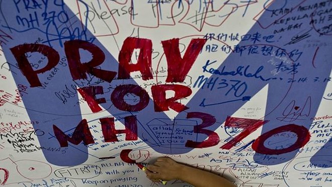 Chuyến bay MH370 của Malaysia Airlines gặp nạn vì những cục pin?