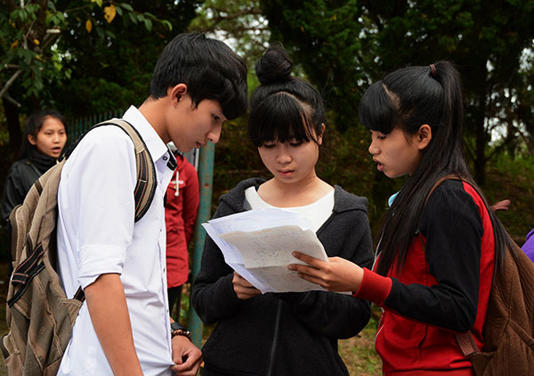 Kết thúc ngày thi đầu tiên: 2 thí sinh bị đình chỉ thi