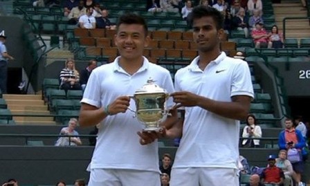 Hoàng Nam - Nagal nhận chức vô địch đôi nam trẻ Wimbledon 2015.