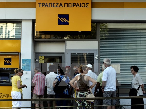 ECB tiếp tục bơm thêm 900 triệu euro tín dụng ELA cho Hy Lạp