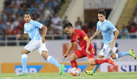 Á quân Ngoại hạng Anh 2015 Man City vượt trội tuyển Việt Nam tối 27/7. Ảnh: VnE.